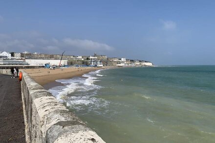 On the Beach! Gorgeous designer apartment with stunning sea views