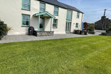 TYN Y BUARTH, family friendly, with a garden in Dyffryn Ardudwy