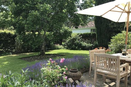 Peaceful edge-of-village C18th converted cottage in gardens of Manor House