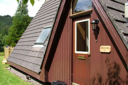 Dog friendly lodge on the shores of Loch Oich