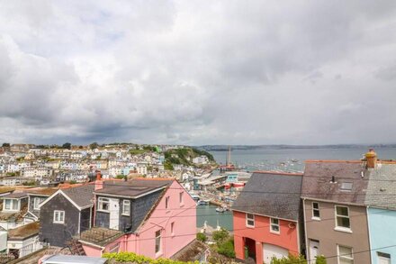 QUAYSIDE VIEW, family friendly, country holiday cottage in Brixham