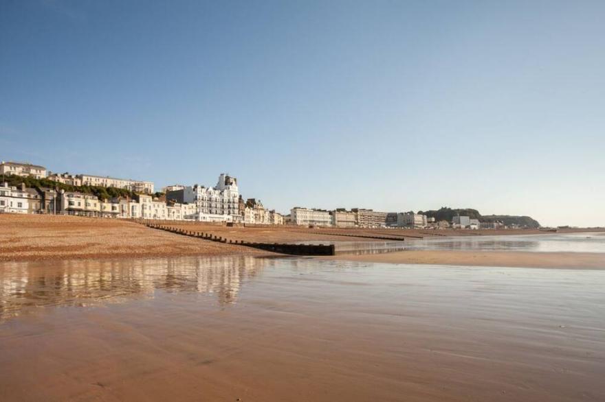 Seaspray is a beautiful apartment located right on the seafront in Hastings