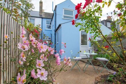 Seascape - Two Bedroom House, Sleeps 4