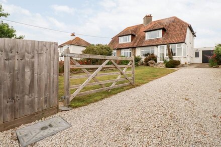 NUMBER 37, pet friendly, country holiday cottage in Bude