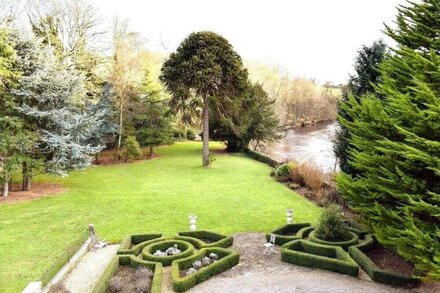 Historic Georgian Villa in Richmond by the River Swale