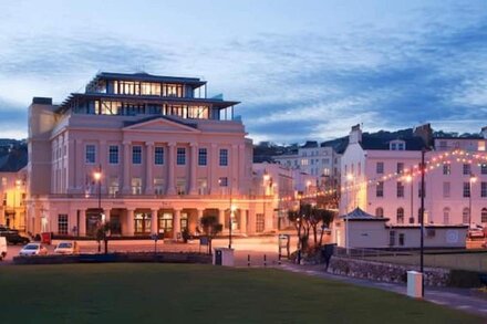 Penthouse 4 - Seafront and Estuary Views