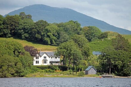 Luxury Scottish holiday house on the shores of Loch Awe with boat house, jetty,