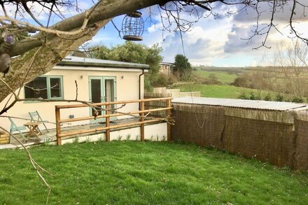 Mill Lane Cottage, a pretty cottage in beautiful countryside, 4 miles from Bath.