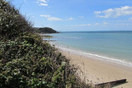 Lovely sea views in a peaceful rural location with direct access to the beach