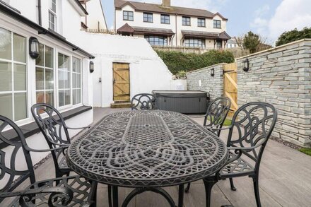 ROSEBANK COTTAGE, pet friendly, luxury holiday cottage in Mortehoe