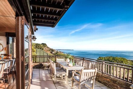 TREGLISSON〜Seaside Fairy Tale Lodge With Unbelievable Sea Views & Popular Beach