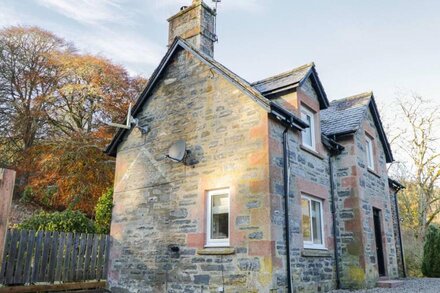 DOWER HOUSE, pet friendly, character holiday cottage in Strathpeffer