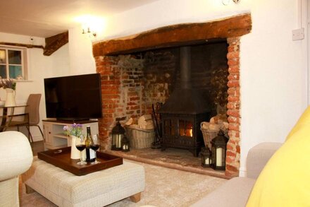 Romantic* Castle on the Hill Cottage *Framlingham