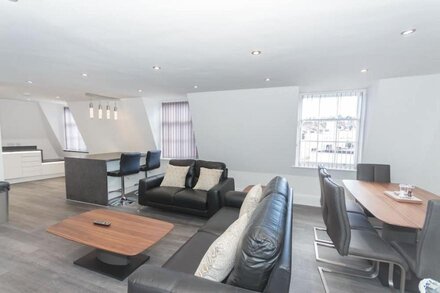 Luxury 3 bed penthouse apartment