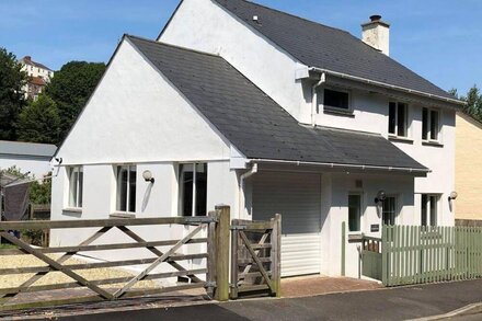 BLUEBELL COTTAGE, family friendly in Hele Bay, Ilfracombe