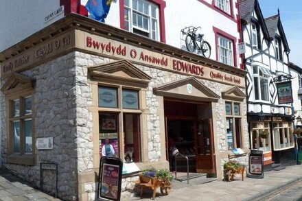 Holiday cottage within medieval walled town of Conwy North Wales