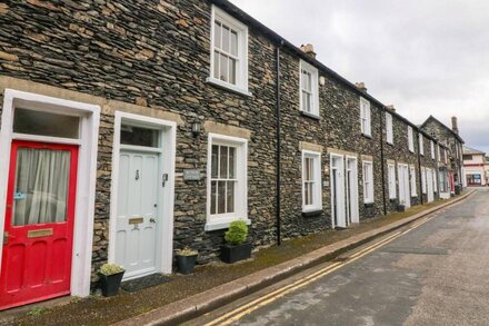 NUTKIN COTTAGE, pet friendly, with open fire in Bowness-On-Windermere