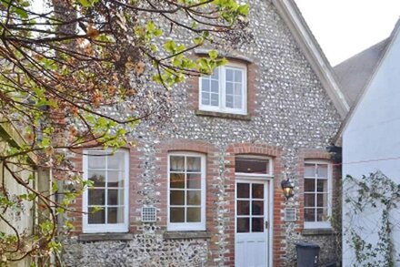 Lovely, cosy, village cottage in a beautiful quiet area of the South Downs