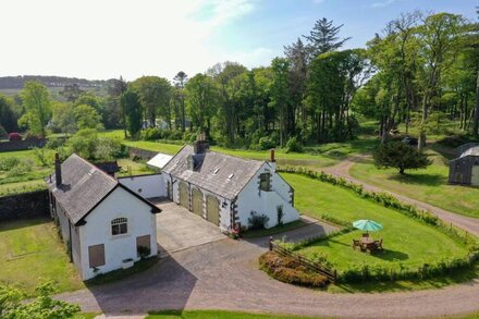 Coastal Estate Cottage/Log Burner/Beautiful Coastal Paths & Woodland Walks