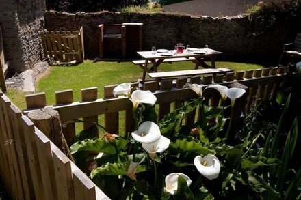 Stunning Three Bedroom Barn Conversion Sleeps 6, takes pets. Near beaches and Exmoor.