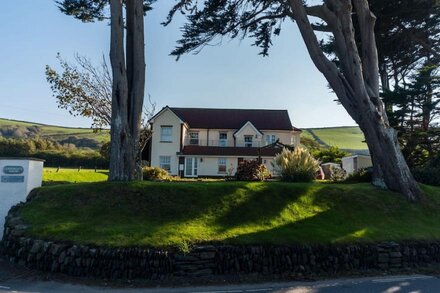 3-bedroom family and pet friendly house within walking distance of Croyde beach