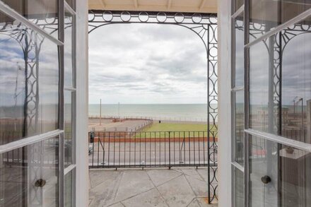 Beach View - Direct Sea Views, balcony