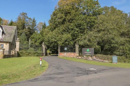 JUNIPER LODGE, pet friendly, character holiday cottage in Otterburn