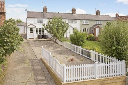 Cosy Yorkshire cottage, between York, Harrogate, Wetherby, and Knaresborough