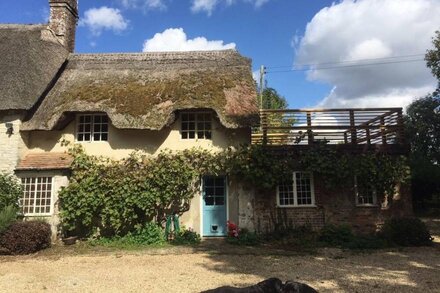 A Stunning Dorset Thatched Cottage  - Dog Friendly with Private Hot Tub