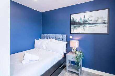 Blue Shade - studio apartment in Sheffield Centre