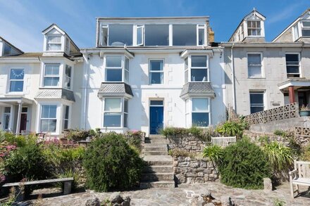 Sea Spirit with best views panoramic of St Ives ever! Within walking distance of heart of St Ives and beaches. Allocated parkin