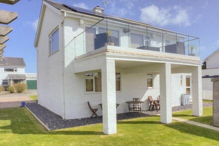 ELERI, pet friendly, country holiday cottage in Abersoch