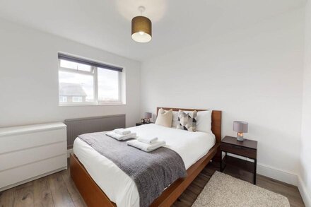 Amazing 3 Bedroom Flat - 4mins to tube station