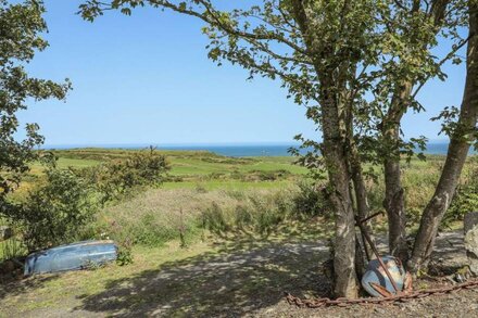 WEST MOUSE VIEW, romantic, luxury holiday cottage in Church Bay