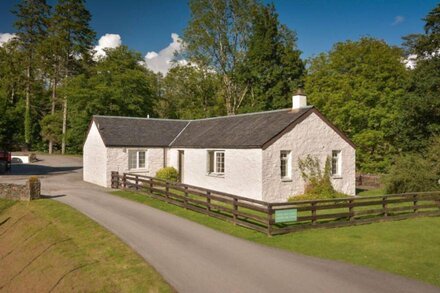 Blacksmiths Cottage -  a detached cottage that sleeps up to 6 guests