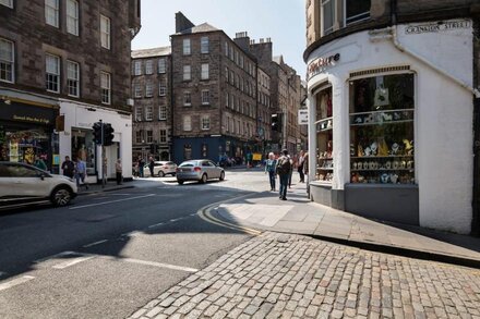 Luxury City Center Apartment on Royal Mile Edinburgh