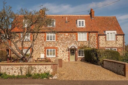 Stylishly furnished, Twitchers Cottage has stunning views of the coastline