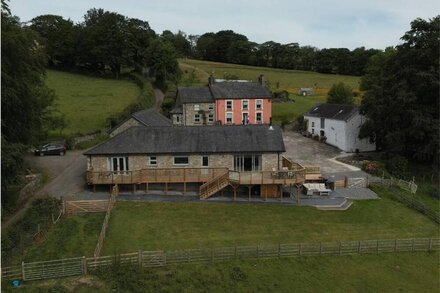 Stunning holiday home with panoramic views across the Teifi valley