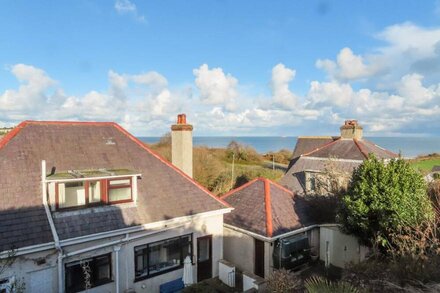 CASITA, pet friendly, with open fire in Benllech