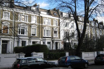 Executive Apartment in Kensington with free wifi. For 2023 nights - see notes.