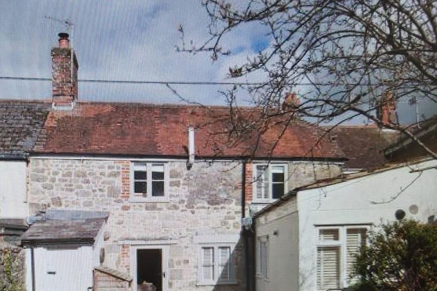 Shaftesbury, Dorset, cosy equipped stone cottage