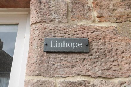 LINHOPE, romantic, character holiday cottage, with a garden in Wooler