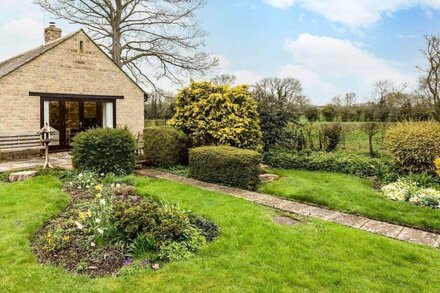 Cosy holiday cottage for 2 in the Cotswolds - Twigs