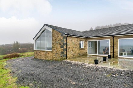 3 bedroom accommodation in Haslingden, near Rossendale