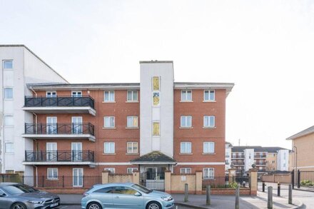 Suites by Rehoboth ★ Abbey Wood Station ★ London