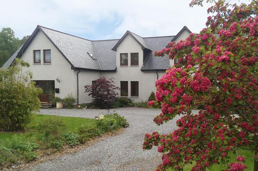 AN TORR, family friendly, luxury holiday cottage in Newtonmore