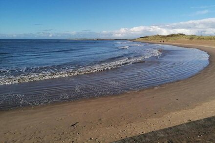 Charming 3BD Seaside Retreat in Burry Port