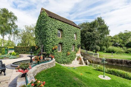 GRAFTON MILL, family friendly, with a garden in Grafton Flyford