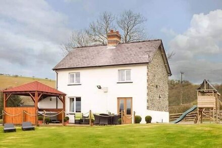 CWMCELYN, family friendly, luxury holiday cottage in Rhayader