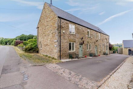 THE RUMBLINGS 2, family friendly, character holiday cottage in Barlow